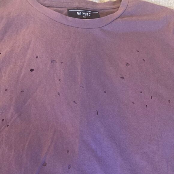 NWOT Forever 21 Mens Torn Short Sleeve T Shirt. Size Large. - Picture 1 of 6